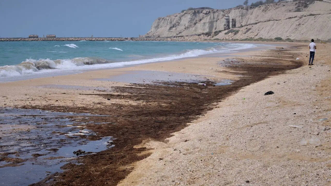 Hormuz Oil Spill 3