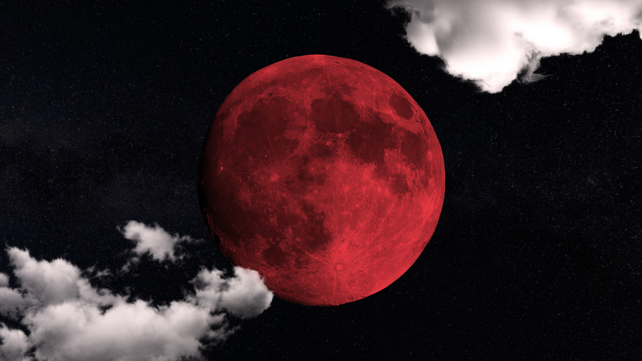Blood moon (Credits: Canva)