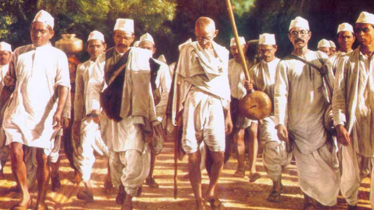 The Dandi March (Credit: MK Gandhi.org)