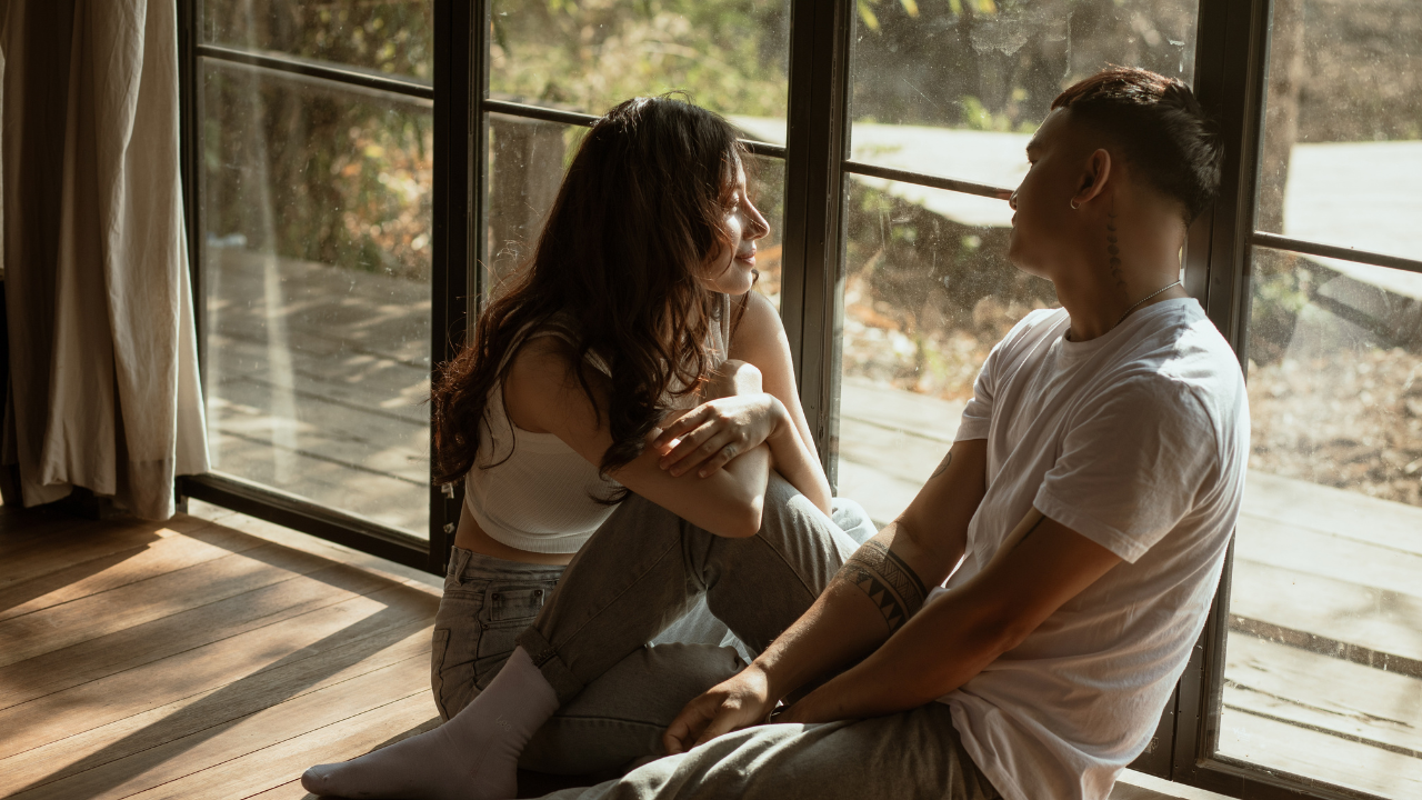 Habits that can ruin relationships (Credits: Canva)