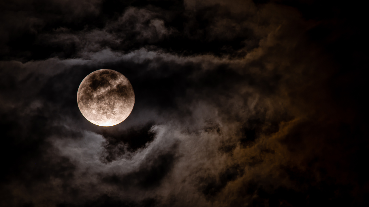 Lunar eclipse (Credits: Canva)